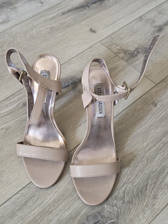 Steve Madden Shoes - Steve Madden Nude Beige T-Strap Open-Toe Sandals